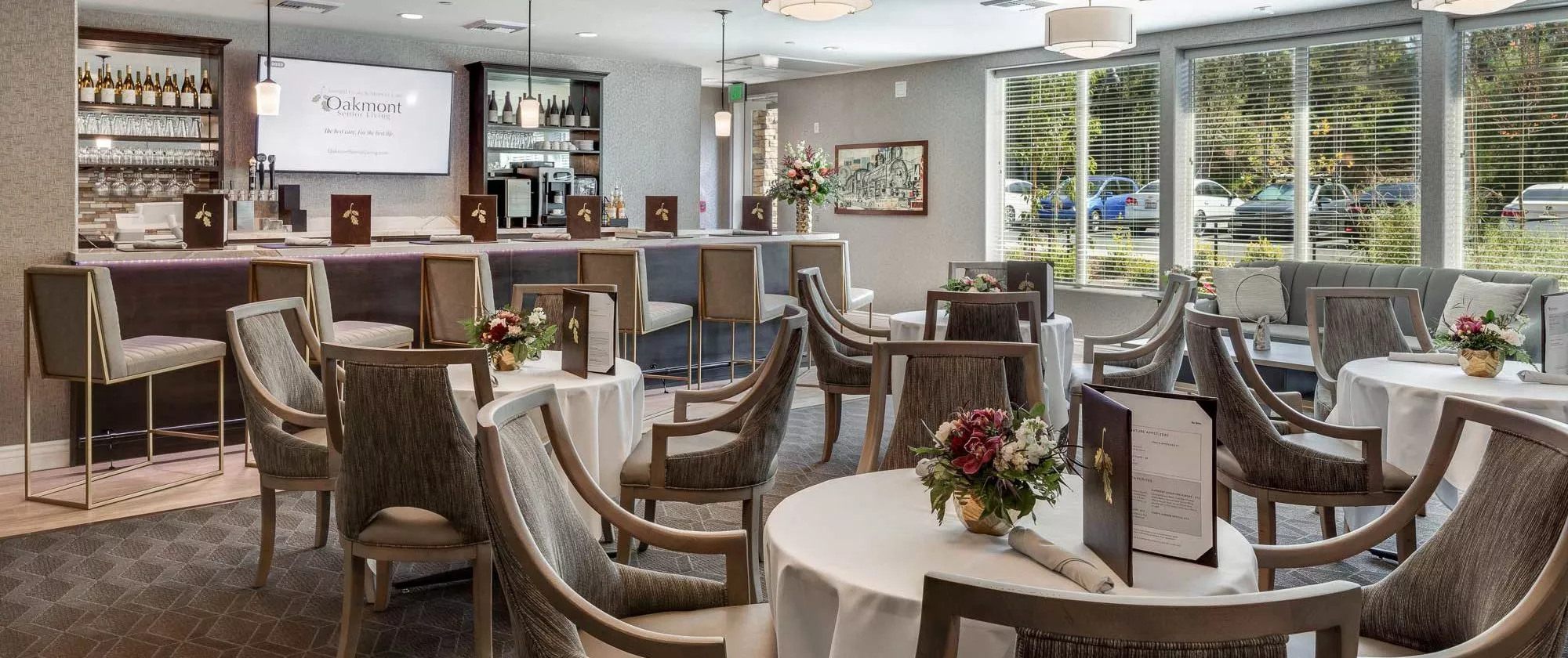 Agoura Hills bar and dining room