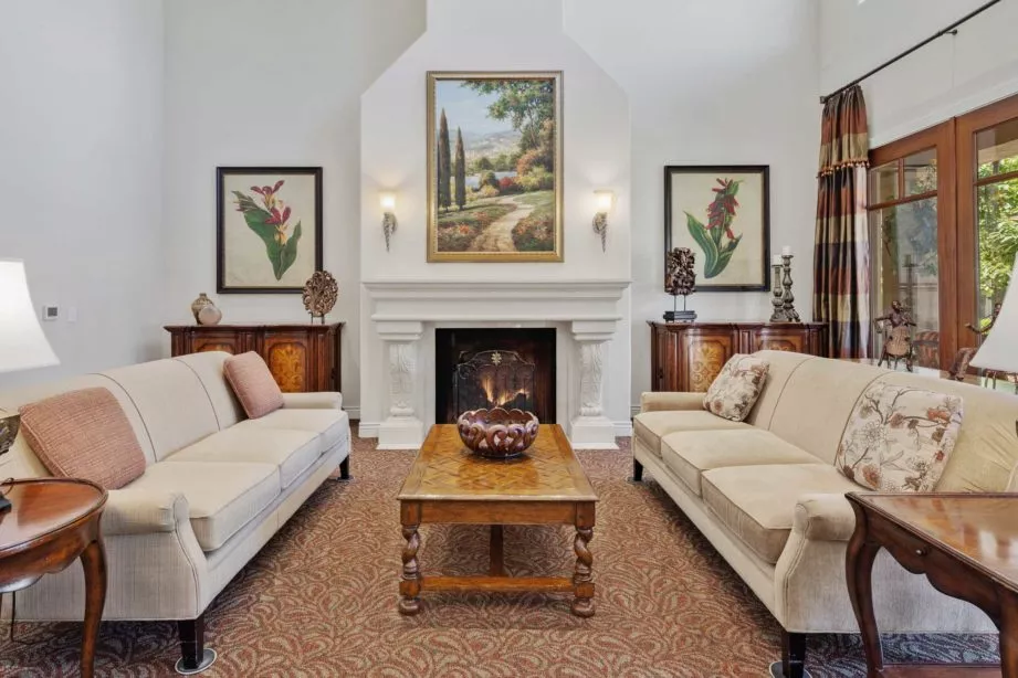 Fresno cozy lounge with sofas and fire place