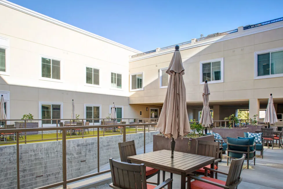 Oakmont of Redwood City outdoor patio