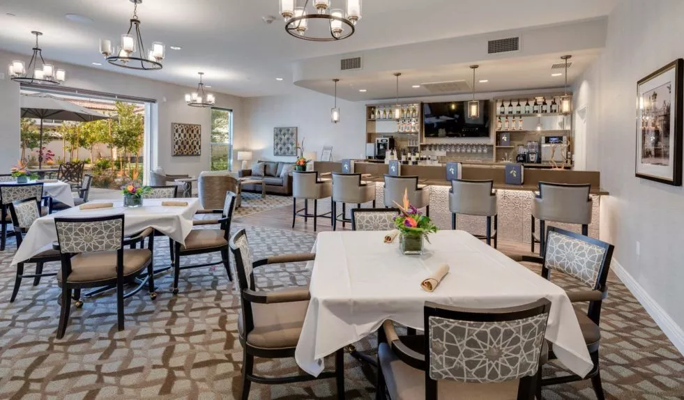 Simi Valley bar and dining room